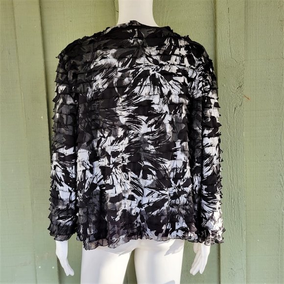 CHICO'S Travelers Black White Tiered Ruffle Open Front Jacket Sz 3 or XL 16 - Picture 4 of 6